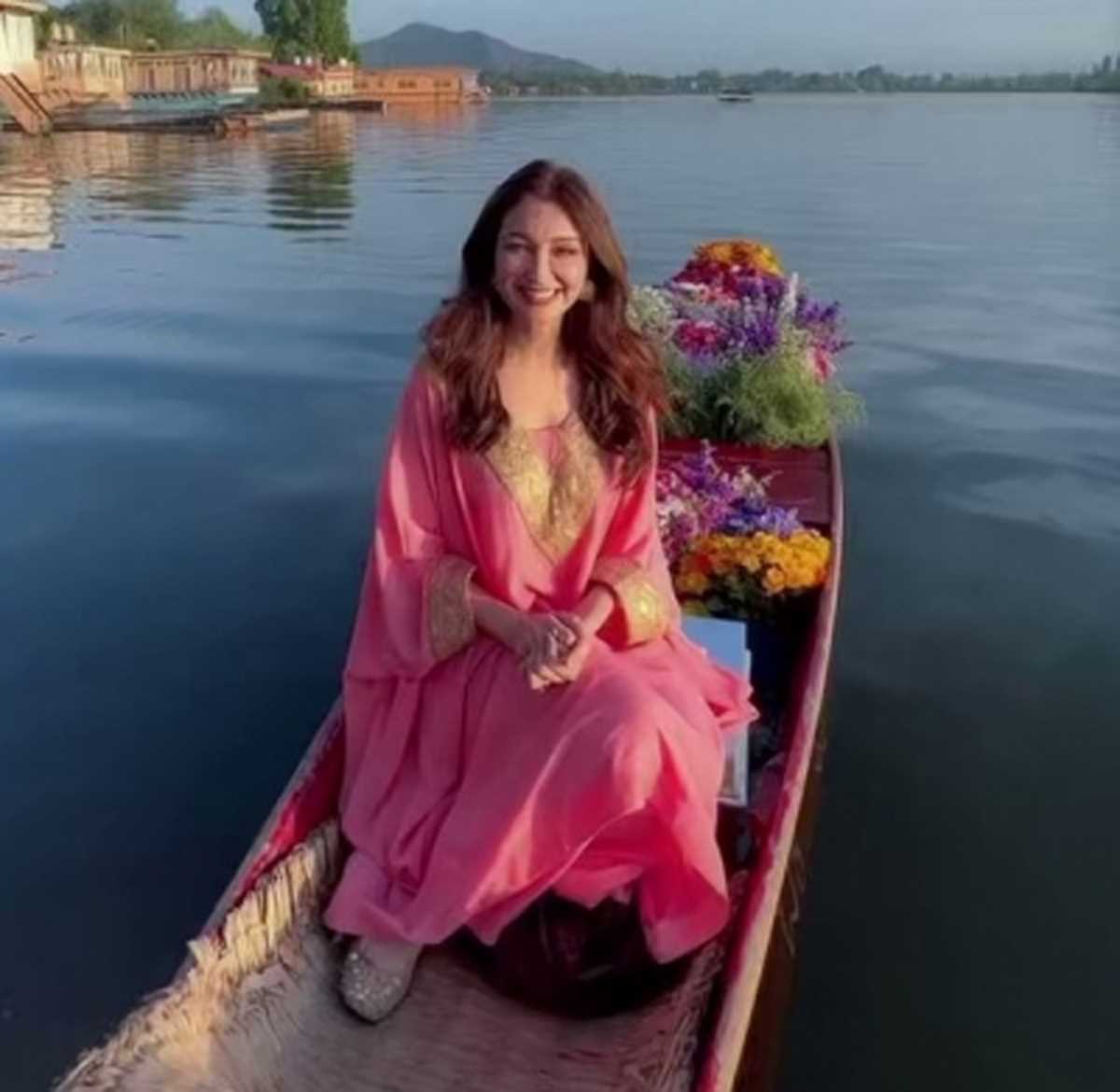 शूटिंग के लिए कश्मीर गईं सौम्या टंडन वहां बिता रहीं छुट्टियां